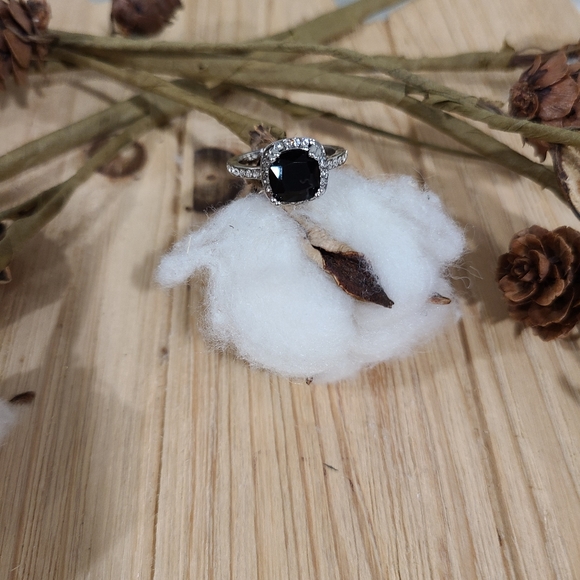 🖤🖤HOST PICK🖤🖤BEAUTIFUL!! BLACK   AMETHYST Halo Cut Ring with Tiny CZ'S - Picture 3 of 13